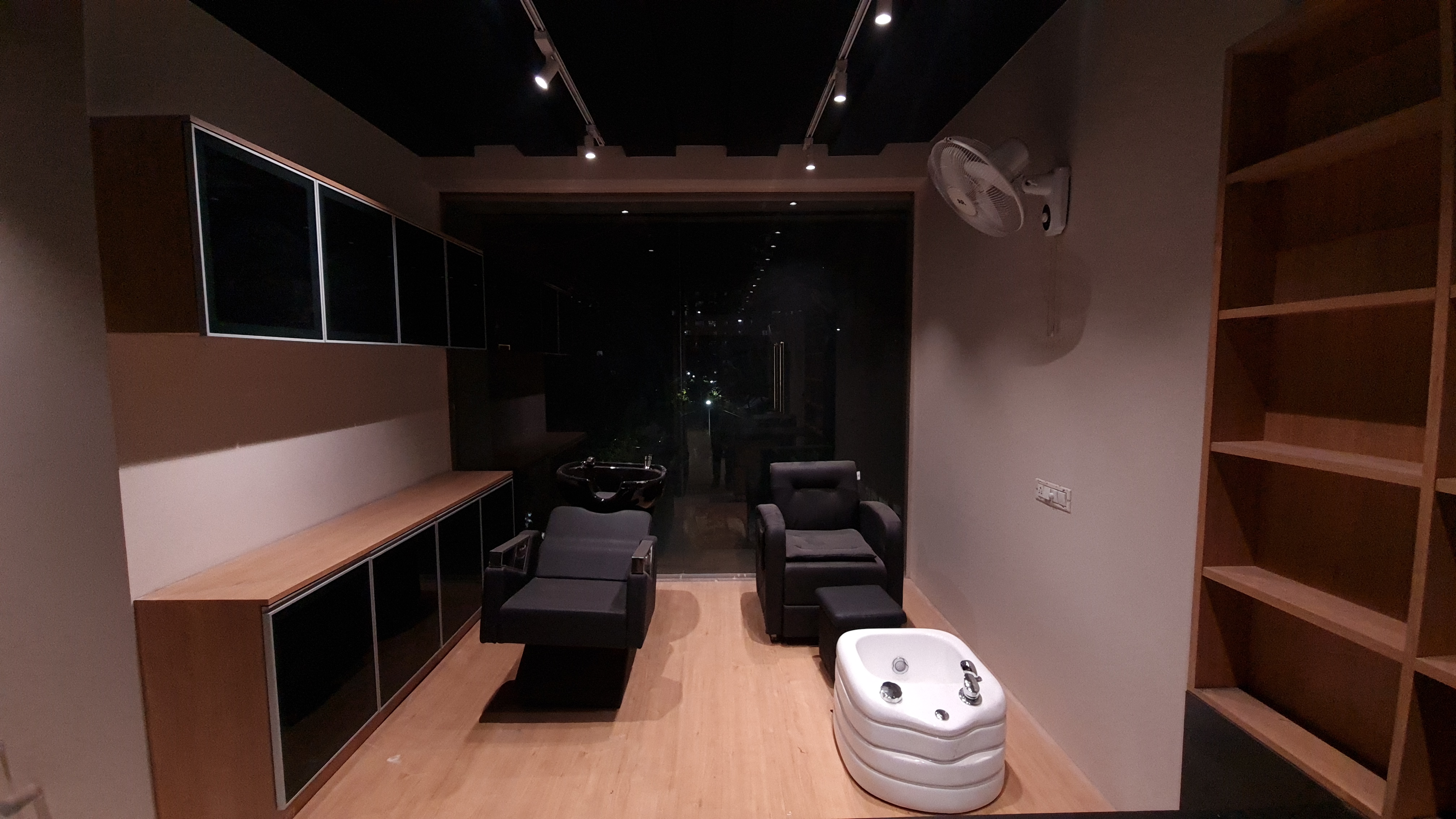 Saloon Interior Chandkheda 3